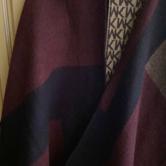 Beautiful Express check style topper. - Picture 2 of 3